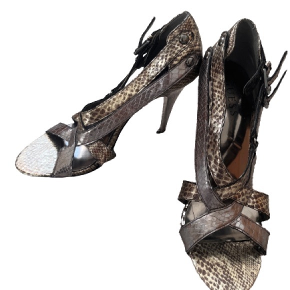 NEW! GUESS SNAKE SKIN STRAPPY SHINY STILETTO HEELS HEEL SIZE 8.5 - Picture 1 of 7